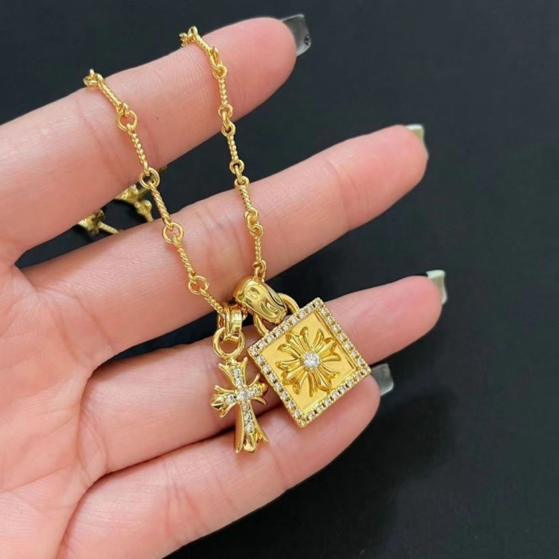 Ch**me He**ts necklaces